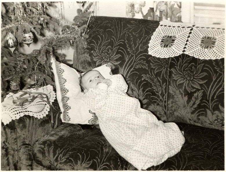1956.12 Helen (Baran) Dasson - as baby at Christmas 02.jpg
